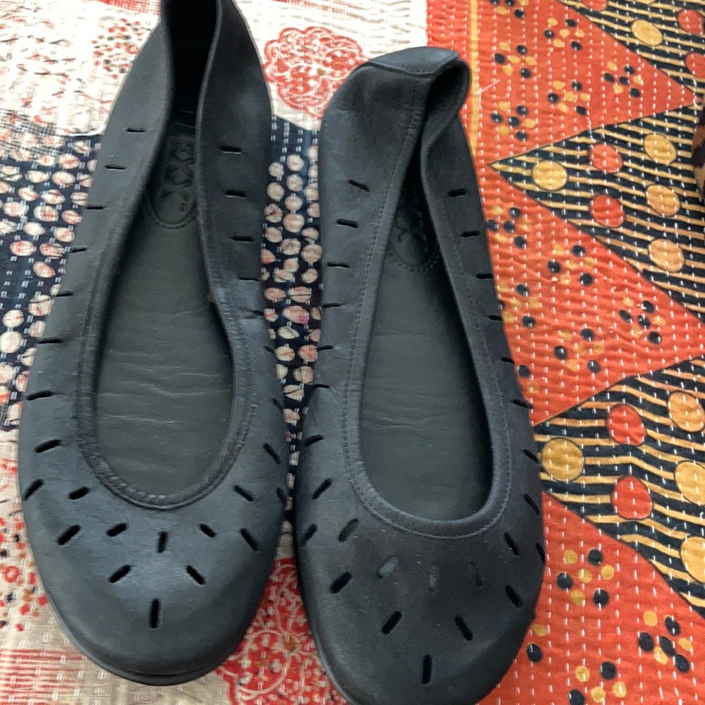 Navy cutout leather rubber soles FLEXX